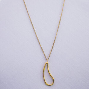 Curved simple metal pendant shaped like a waterdrop