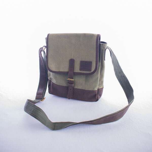 Whole view of bag focusing on thickness of the shoulder strap in view
