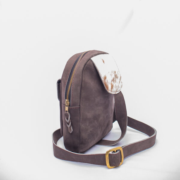 Unisex chest bag with hide as small decorative finishing and zip detail