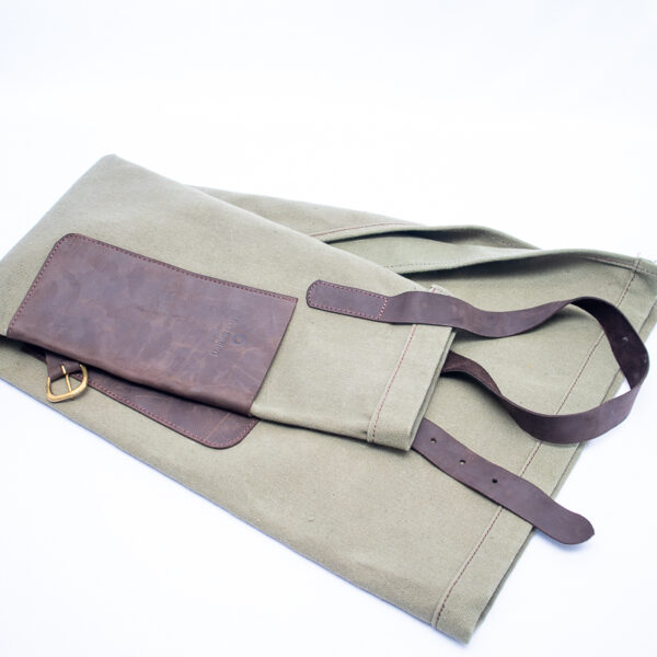 Adjustable belt and shoulder strap on canvas apron for chefs, baristas and for workshop artists