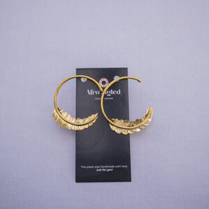 Feather detailed loop earrings fit for everyday wear. Simple and elegant style for women.