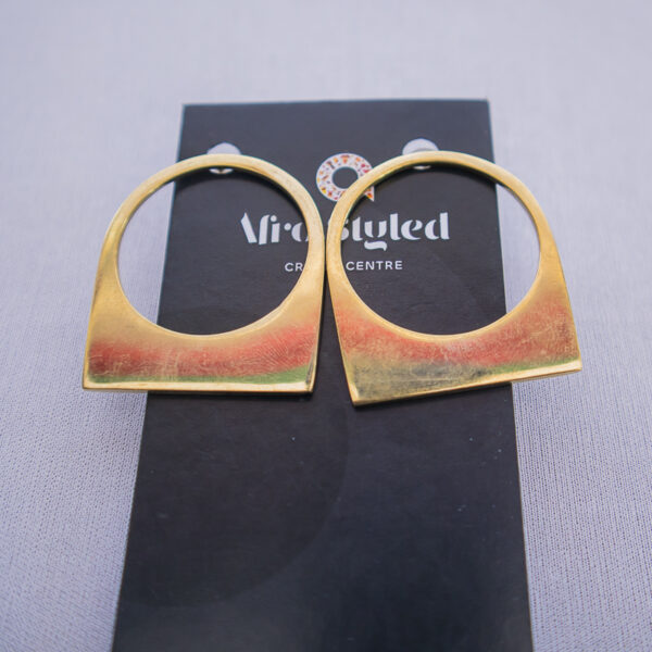 Closer look of the polished brass earrings with a modern touch. Suitable for office wear.