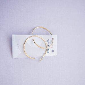 Minimalist brass loops with a polished finish. Medium size suitable for everyday wear
