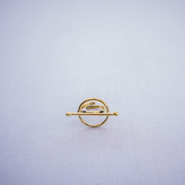 Adjustable brass ring with minimalistic circle and a vertical bar design