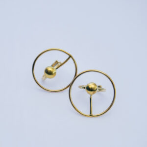 Beautiful adjustable brass rings with a smooth texture.