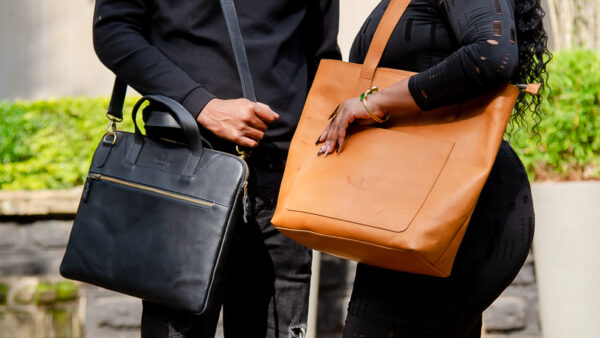 Durable and chic Afrostyled bag with a sleek minimalistic design. Made from fine leather.