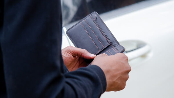 Inner details of the men's leather wallet in chocolate-brown