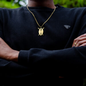 Brass pendant inspired by the iconic Kenyan shield. It reflects Kenya's identity and tradition.