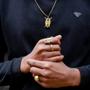 Brass pendant inspired by the iconic Kenyan shield. It reflects Kenya's identity and tradition.