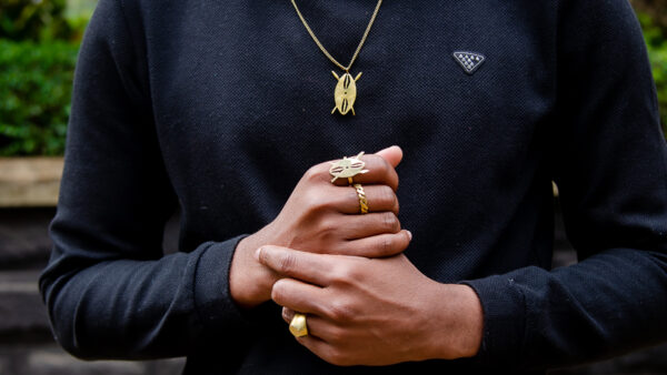 Brass pendant inspired by the iconic Kenyan shield. It reflects Kenya's identity and tradition.